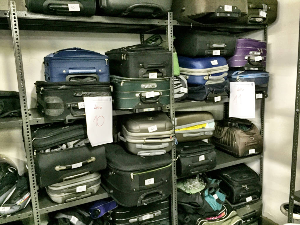 Avete smarrito il vostro bagaglio o computer in aeroporto? Ecco dove andrà a finire: all'asta.